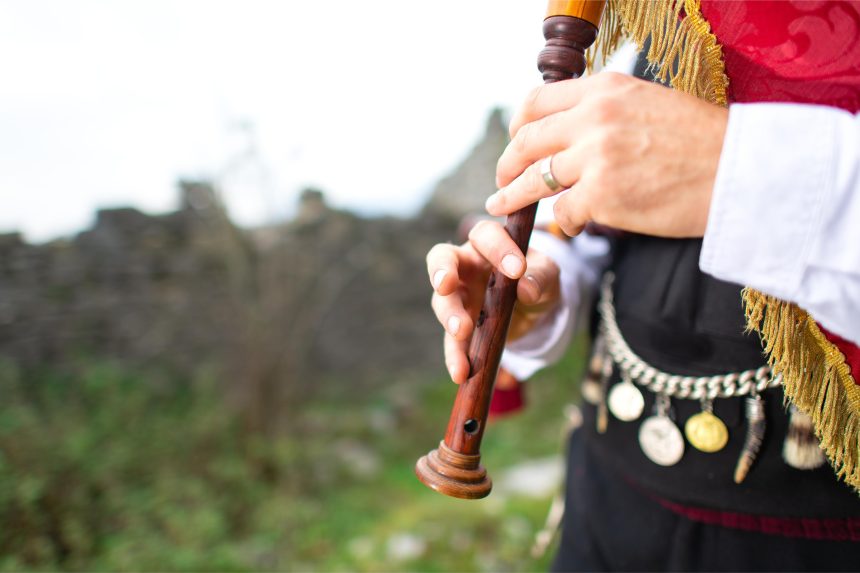 Melbourne bagpiper & pipe band hire for events.